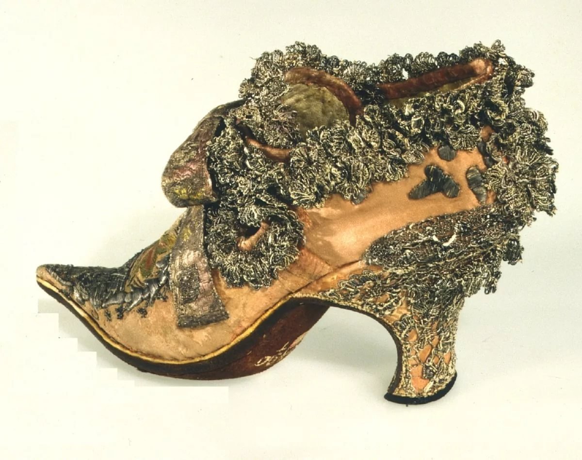 Средневековые туфли. Обувь Барокко 17 век. Обувь Барокко (16 – 17 века). Черевички Екатерины 2.