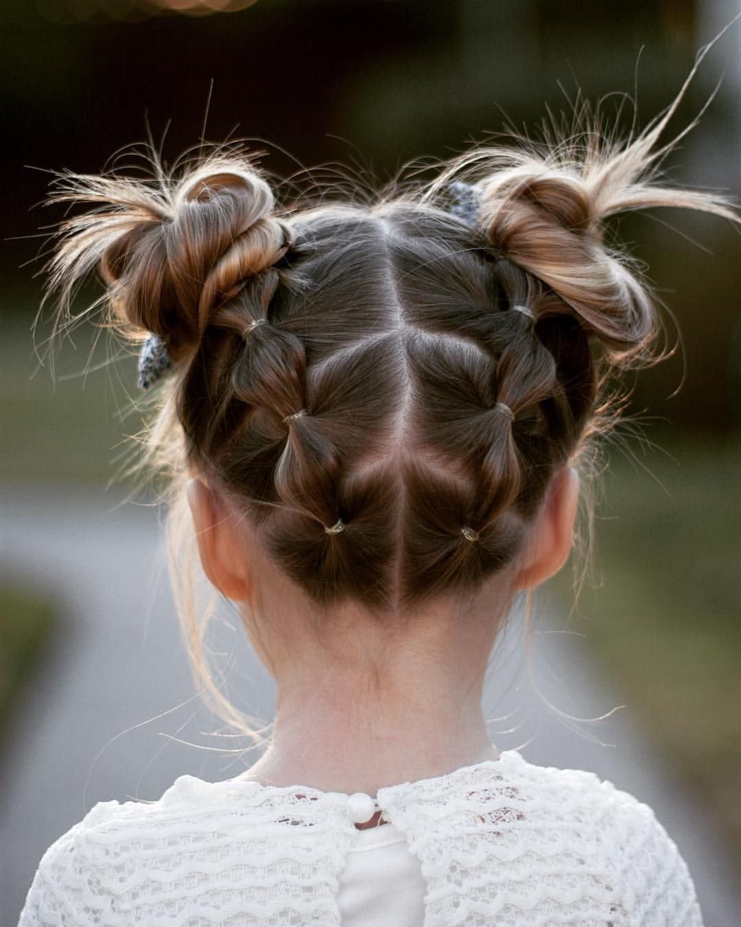 Прическа 2 гульки на длинные волосы на 1 сентября для девочки