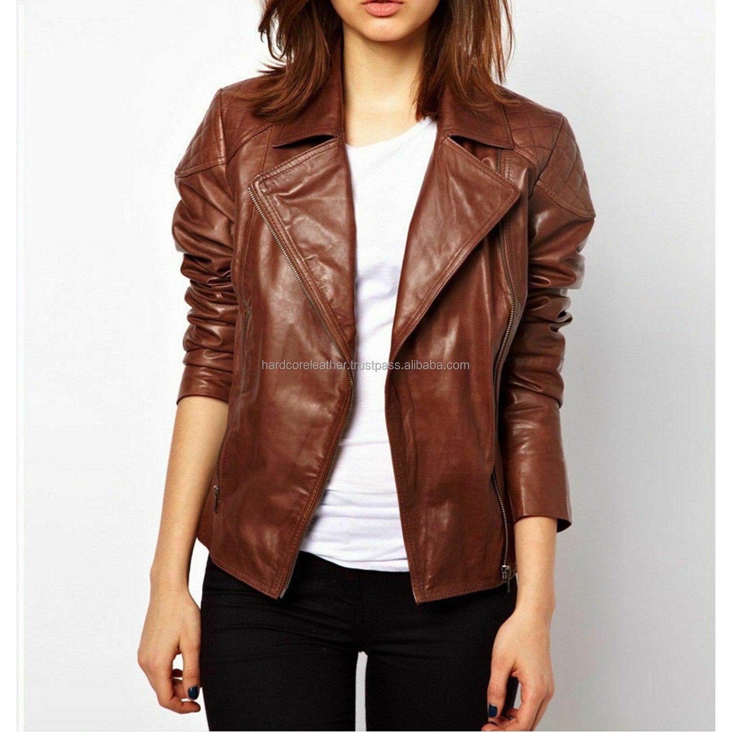 Кожаные куртки новосибирск женские. Чжи Ган куртки кожаные. Коричневая кожаная куртка женская. Женские кожаные куртки коричневого цвета. Куртка женская коричневая кожа.