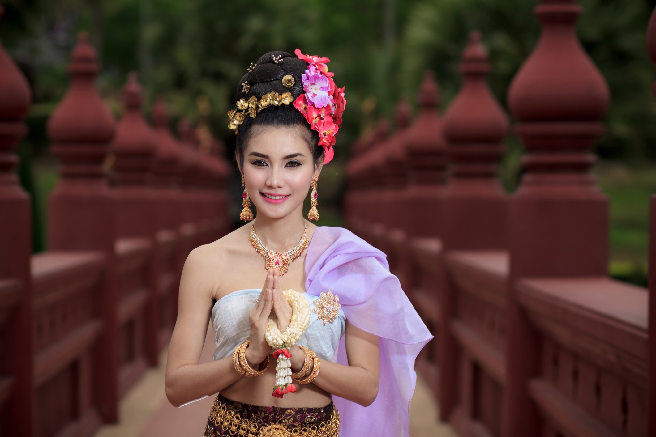 Тайцы девушки. Таиланд девушки. Очень красивые тайки. Тайская девушка в национальном костюме. Красивые тайские девушки.