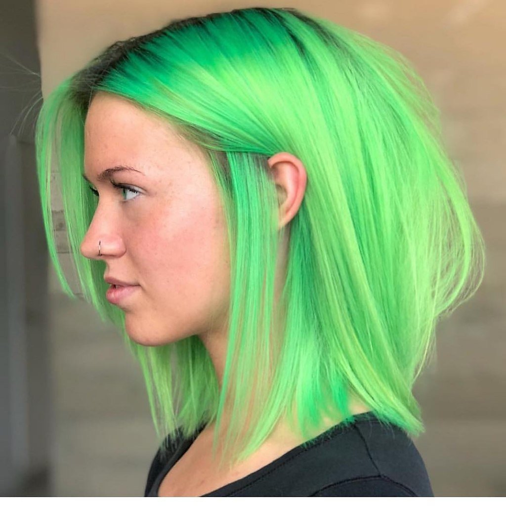 Зеленые пряди волос. Зеленые волосы. Стрижки с зелëными волосами. Короткие зеленые волосы.