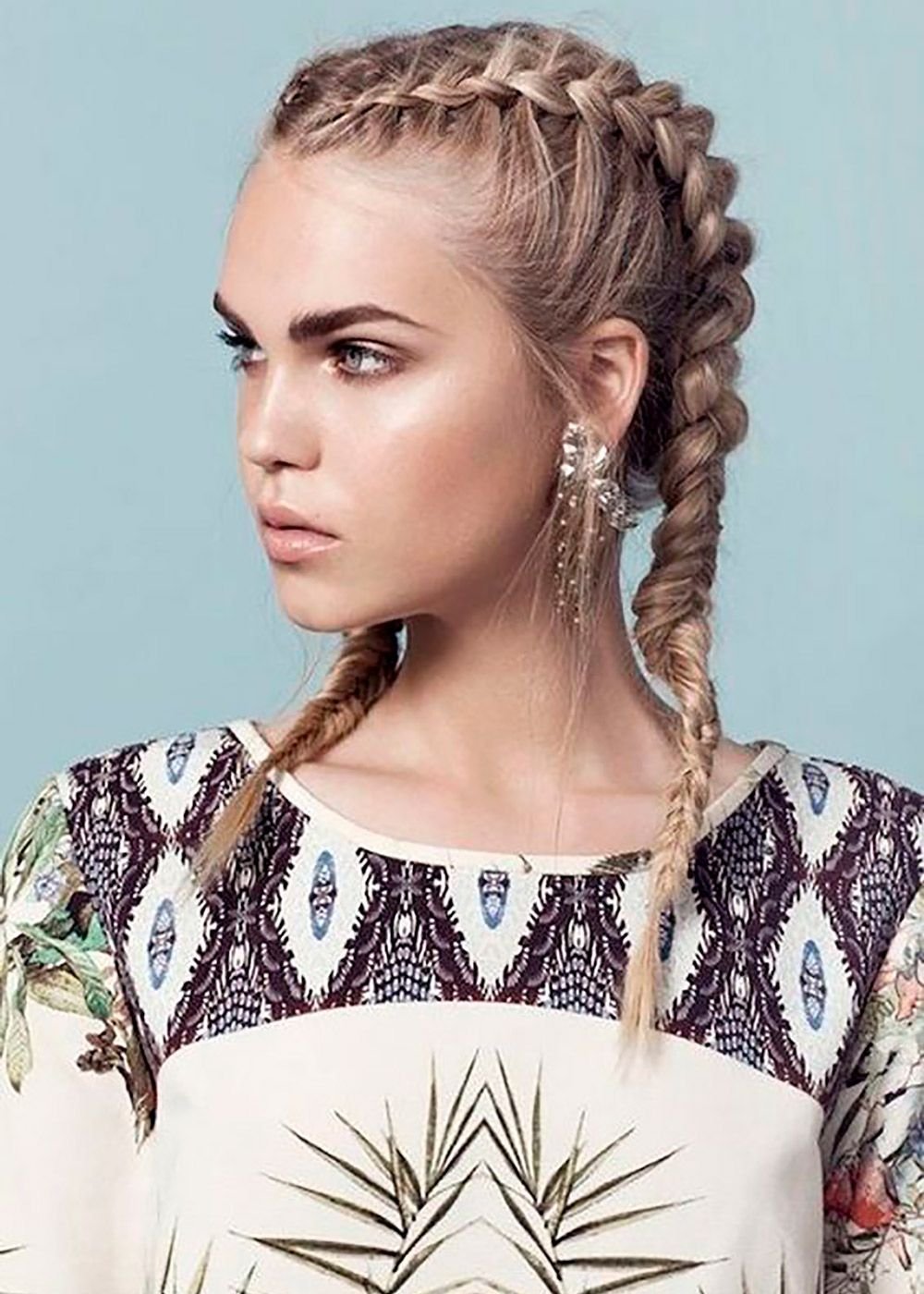 Модное плетение. Голландская коса полукорона. Французские косички Boxer-Braids. Колосок прическа. Модные прически с косичками.