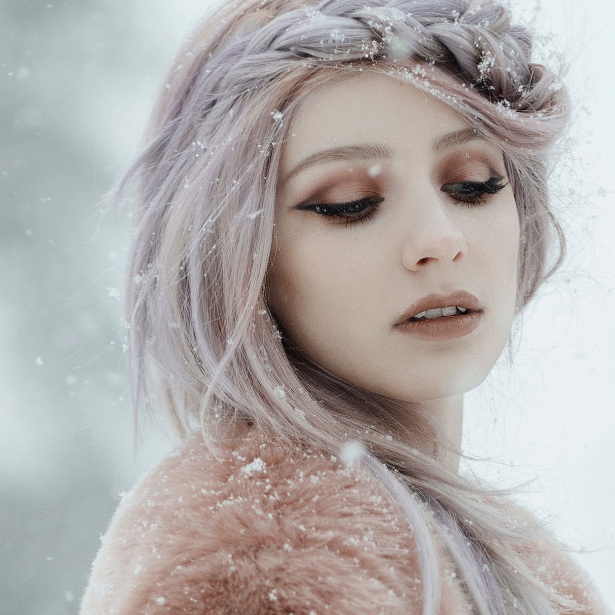 H cold. Зимний макияж. Холодная девушка. Снежная девушка. Холодный зимний макияж.