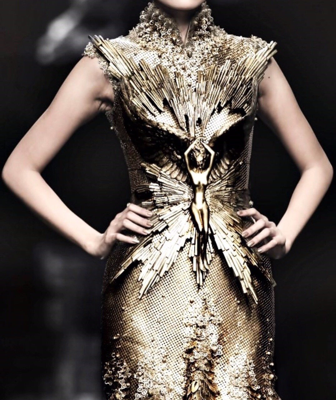 Кутюрье. Мода Haute Couture. Tex Saverio Haute Couture. Высокая мода (Франц. Haute Couture, от-Кутюр). Платье золото Haute Couture.