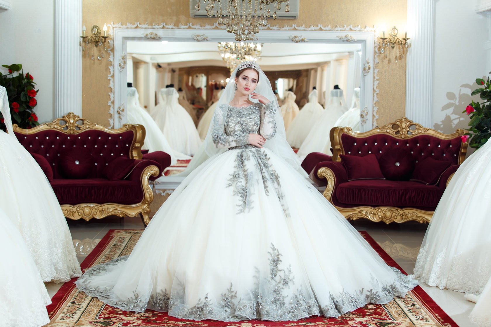 Узбекский салон. Свадебная платья чеченские салон ирс. Свадебный салон ирс Грозный. Свадебные платья. Самые шикарные Свадебные платья.
