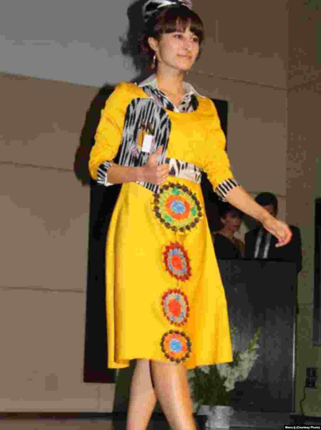 Короткие таджикские. Украшения платья таджикский. Фасоны таджикских национальных платьев. Национальный платья таджикский мода. Мода таджикские платья.