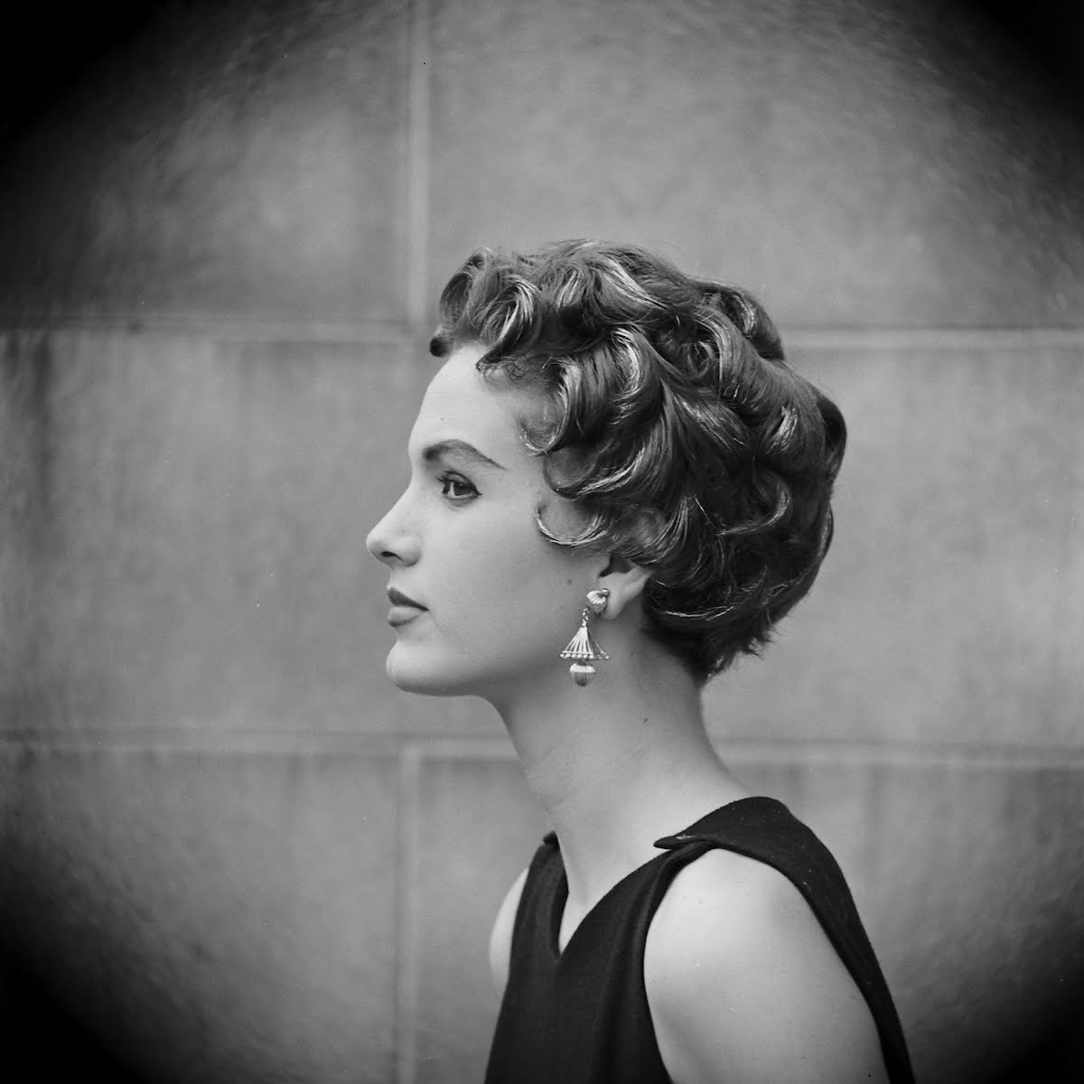 Vintage short hair. Короткая стрижка ретро. Ретро прически на короткие волосы. Ретро стрижки женские. Прически 20 века.