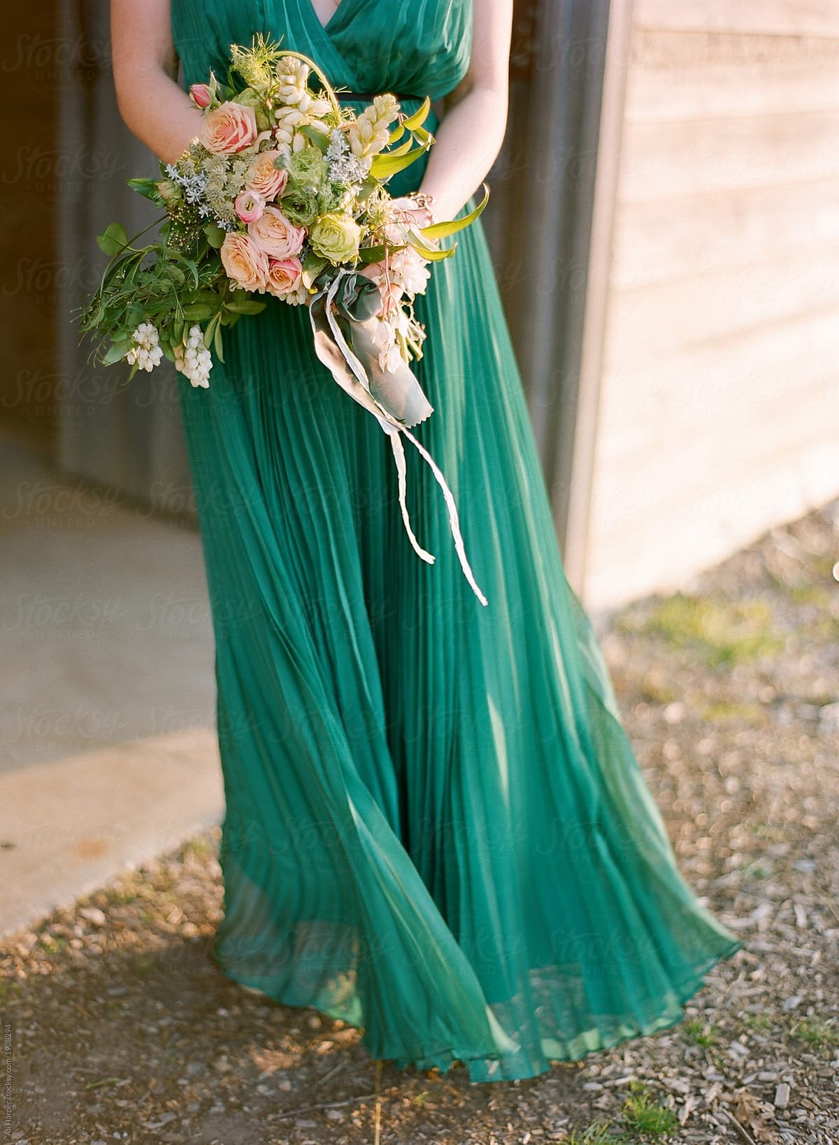свадебные платья зеленого цвета фото