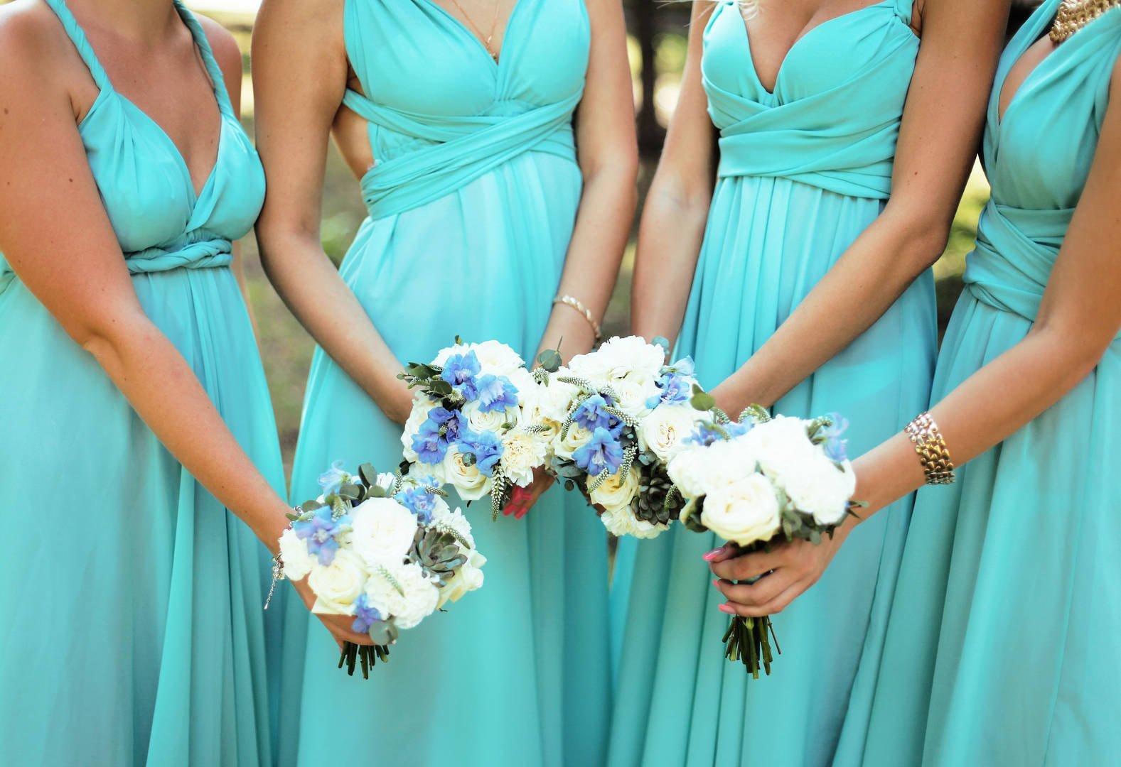 Бирюзовый цвет женский. Тиффани Блю цвет. Платье бирюзового цвета. Бирюзовые платья подружек невесты. Голубые платья для подружек невесты.
