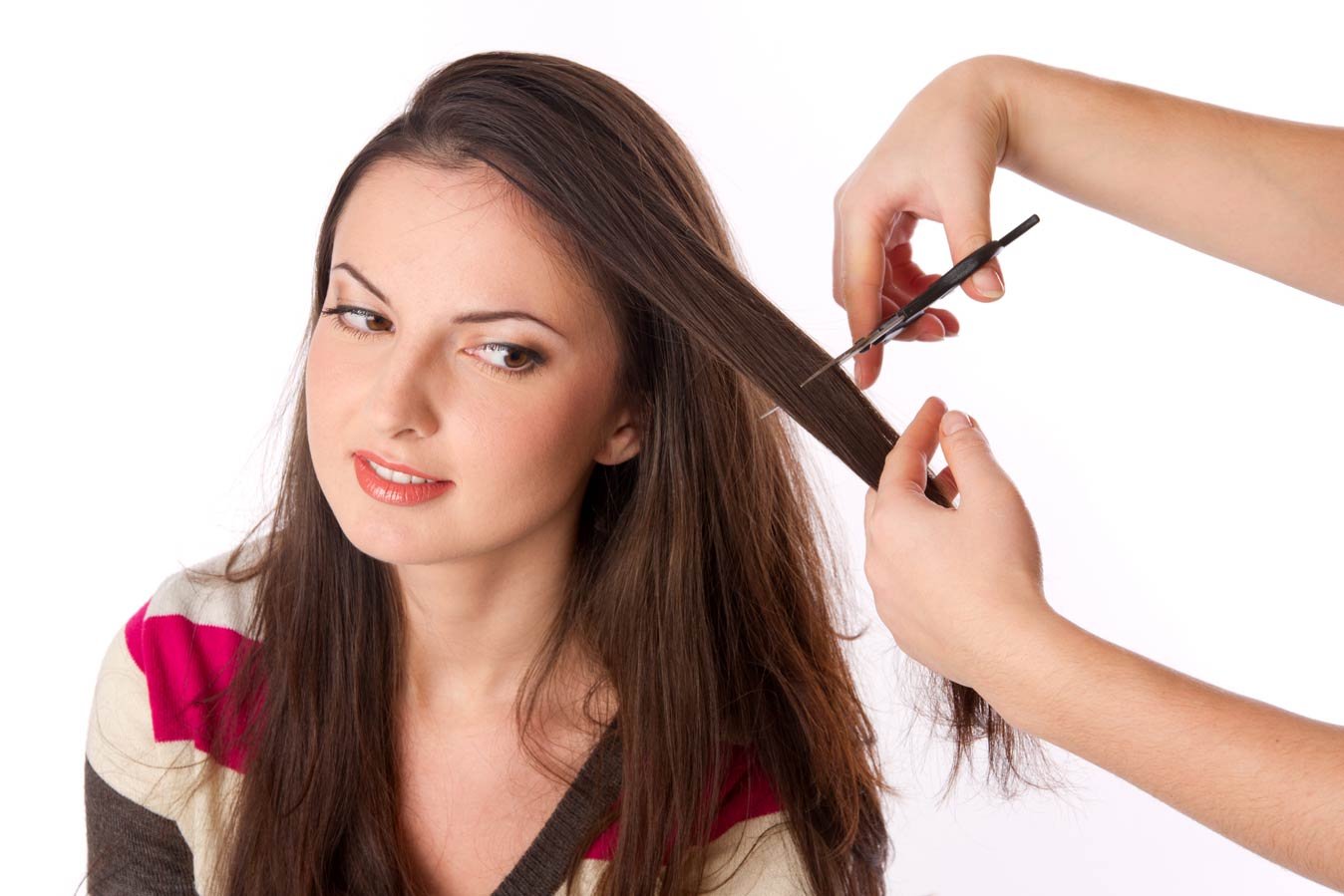 Как часто нужно подстригать. Девушка стрижет волосы. Девушку стригут. Девушка стрижется. Постригла волосы девушка.