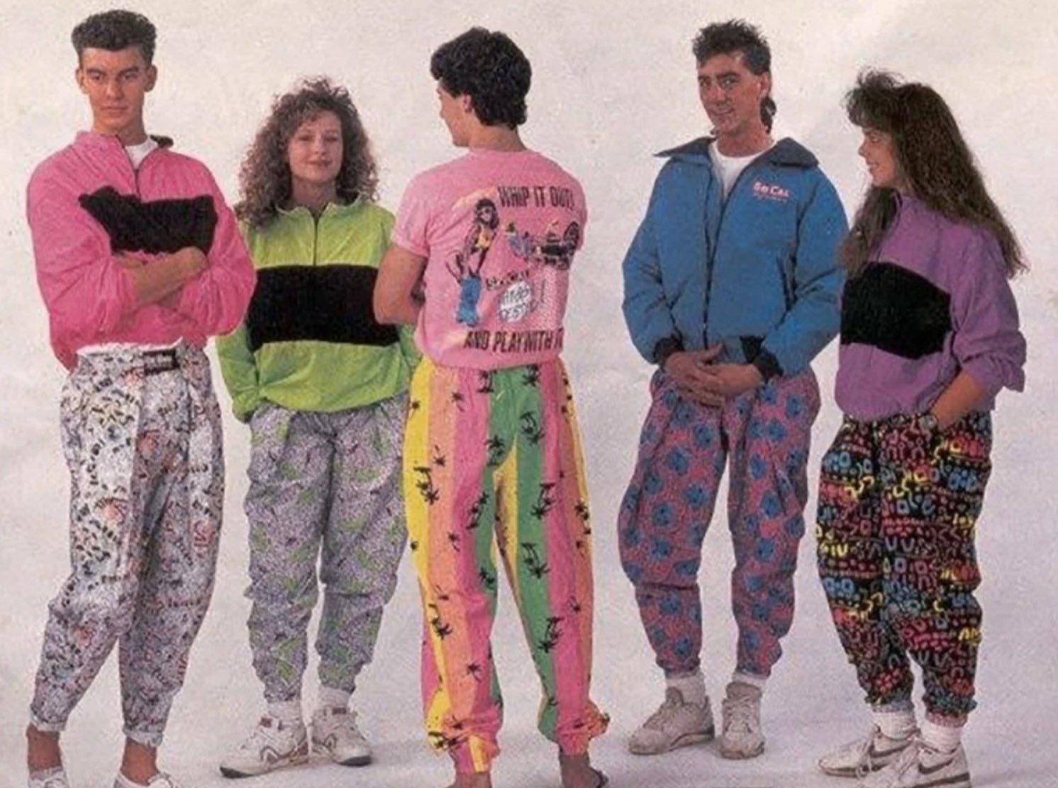 Сборка 80 90. 80-Е Америка мода. Штаны бананы 90-х. Мода 1980 Америка.