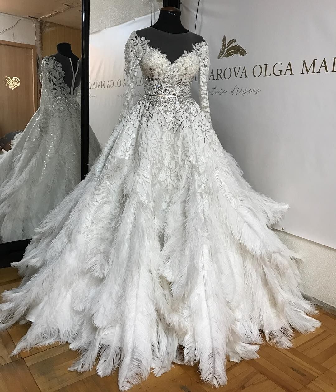 платья свадебные с перьями