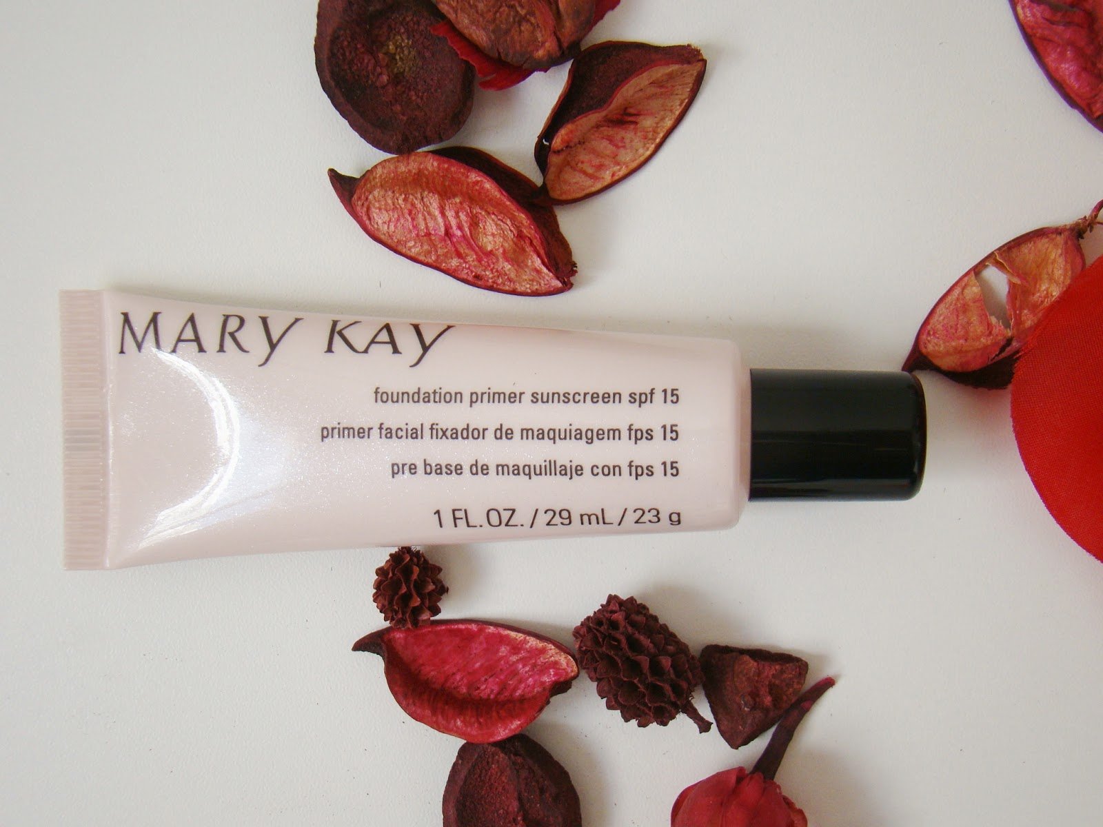 Основа под макияж Mary Kay выравнивающая с SPF