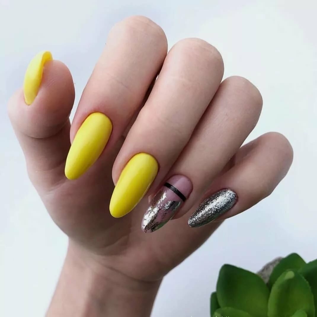 Дизайн желтых ногтей 2024. Ногти желтого цвета. Жёлтые ногти маникюр. Ногти в желтых тонах. Маникюр лето желтый.