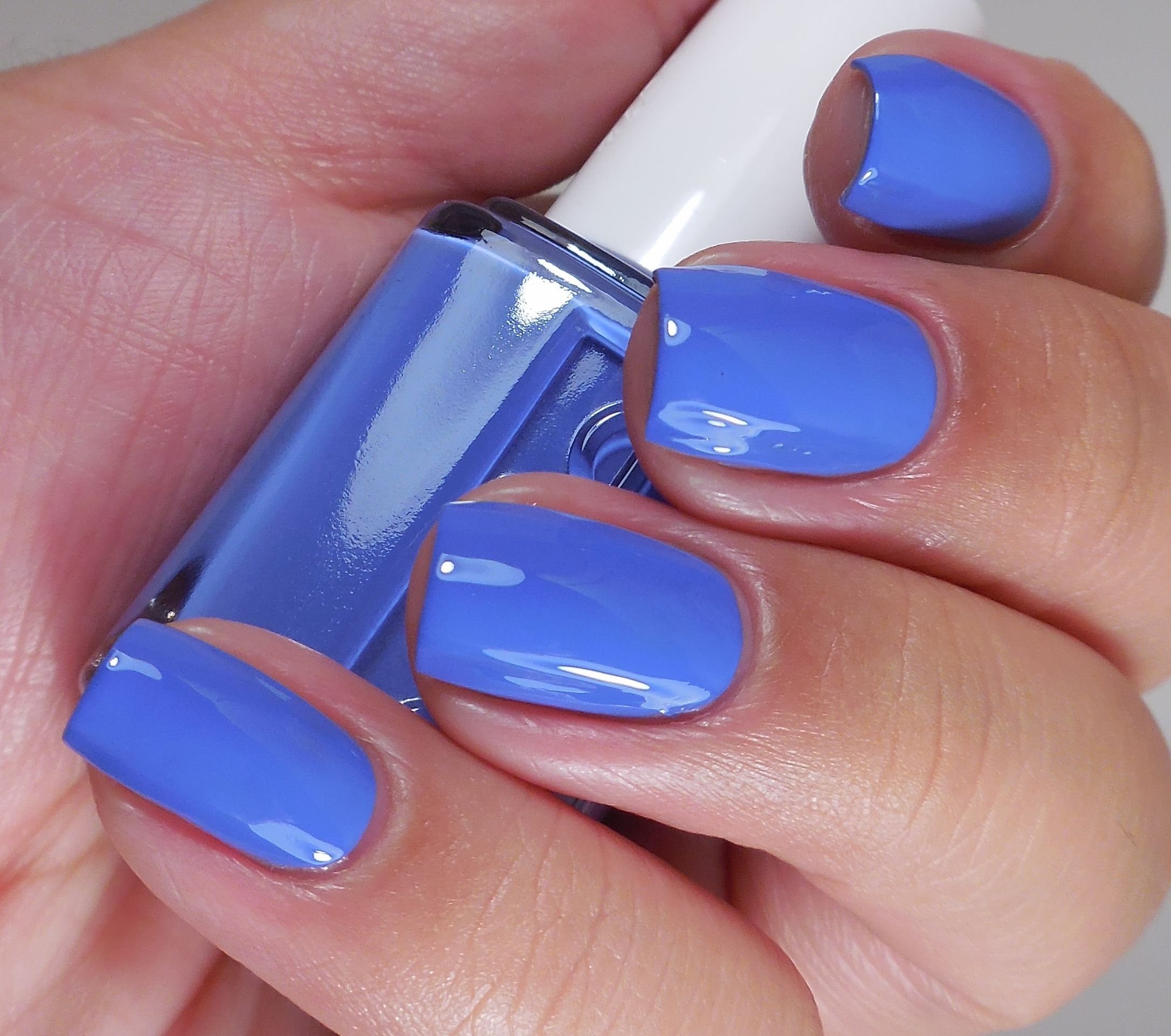 Маникюр цвет лака для ногтей. Essie 2021 синий. Essie лак для ногтей, 74. Essie синий лак. Синие ногти.