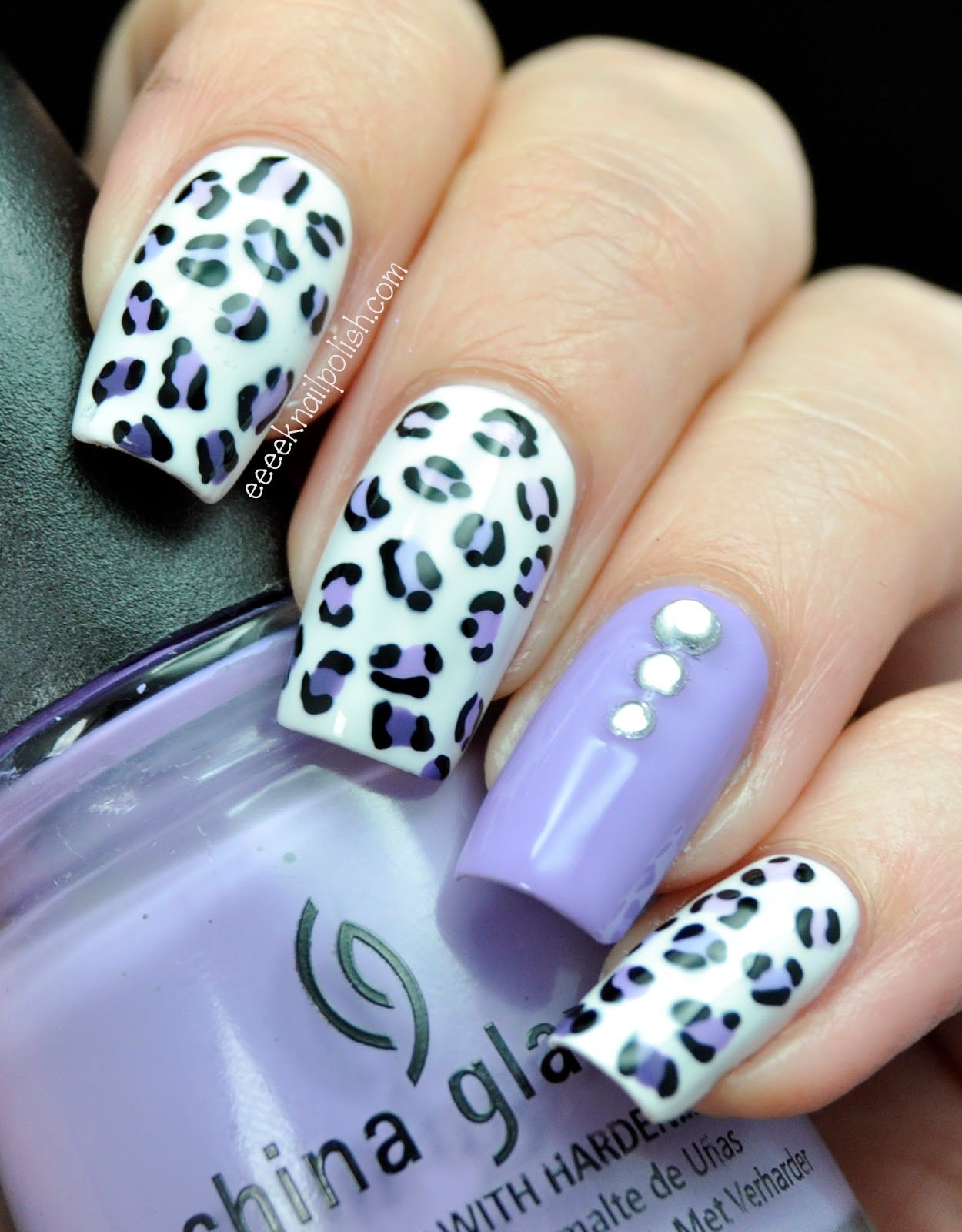 Дизайн ногтей с принтом. Ногти с леопардовым принтом. Ногти леопард. Синий леопардовый маникюр. Фиолетовый леопард на ногтях.