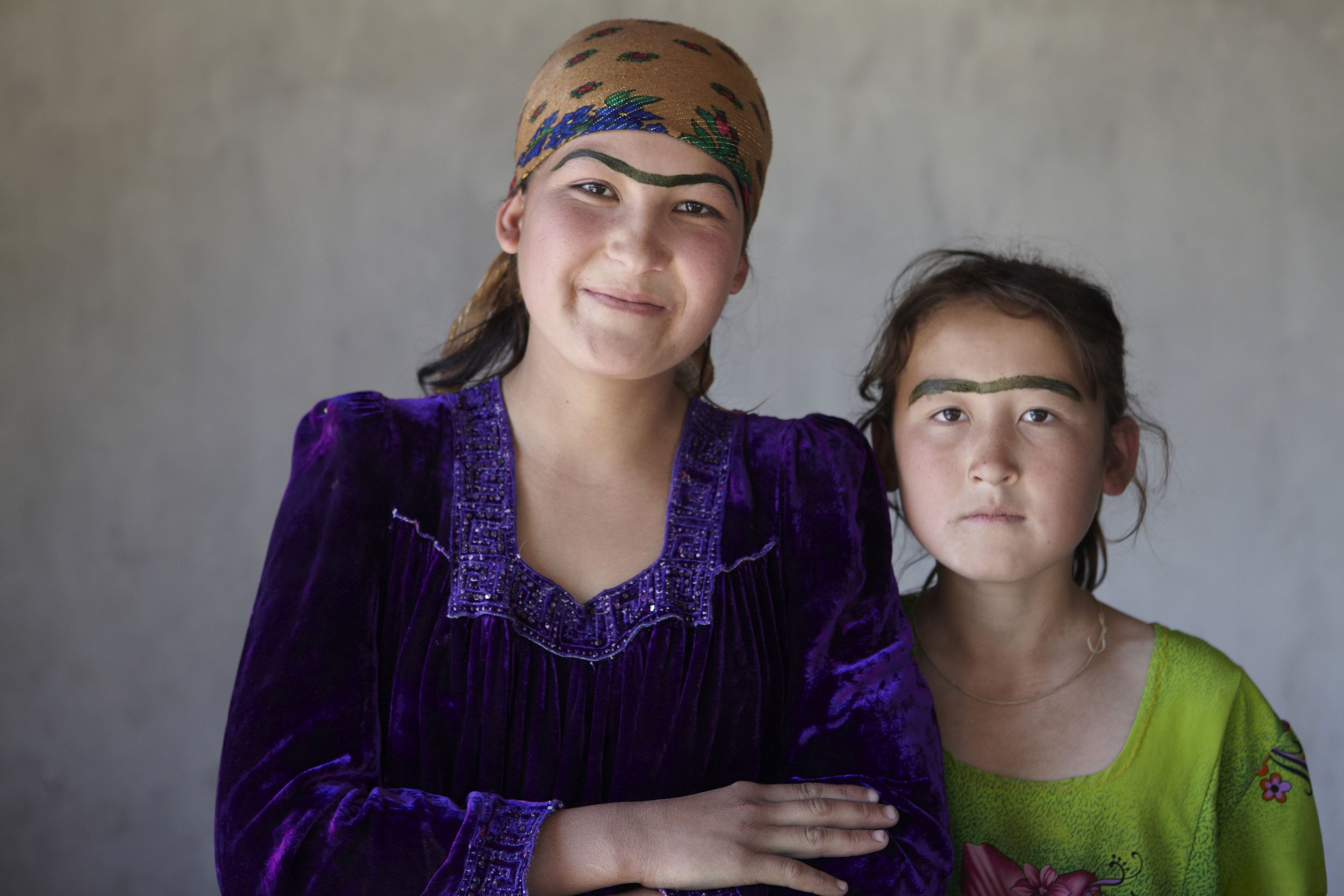 Ребенок таджика и русской. Узбекские женщины. Таджикские женщины. Узбекистан люди. Таджик и таджичка.