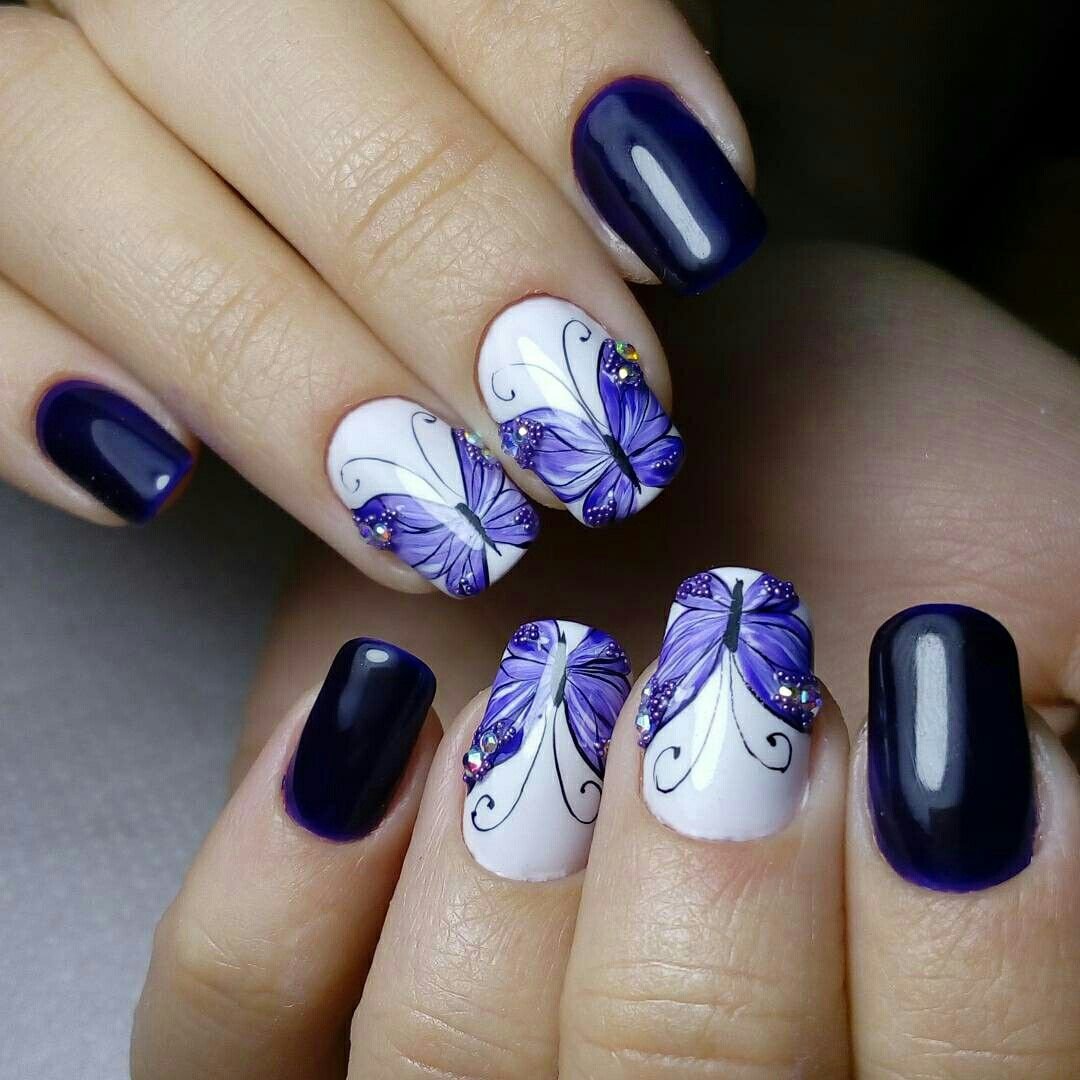 Ногти с синими бабочками