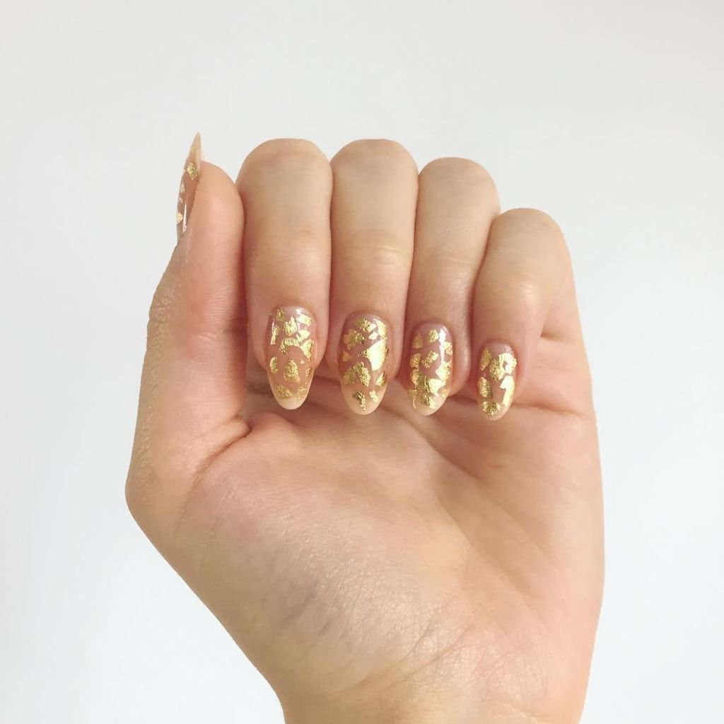 Ногти прозрачные с золотом