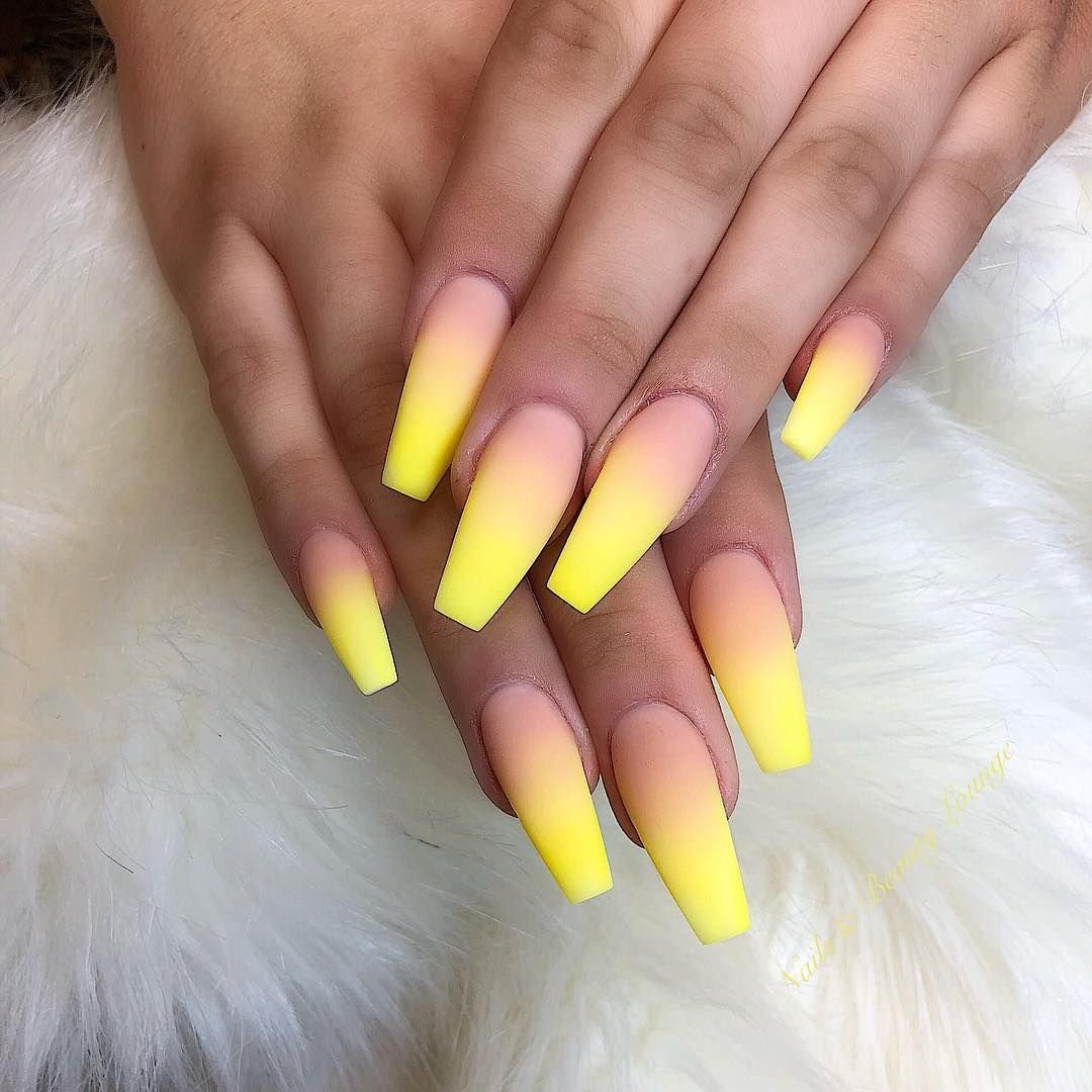 Омбре на ногтях желтый