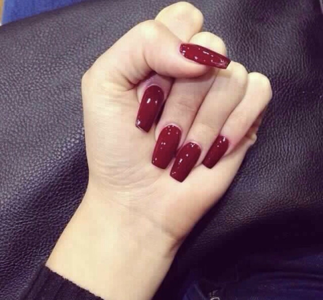 Нарощенные ногти темно красные