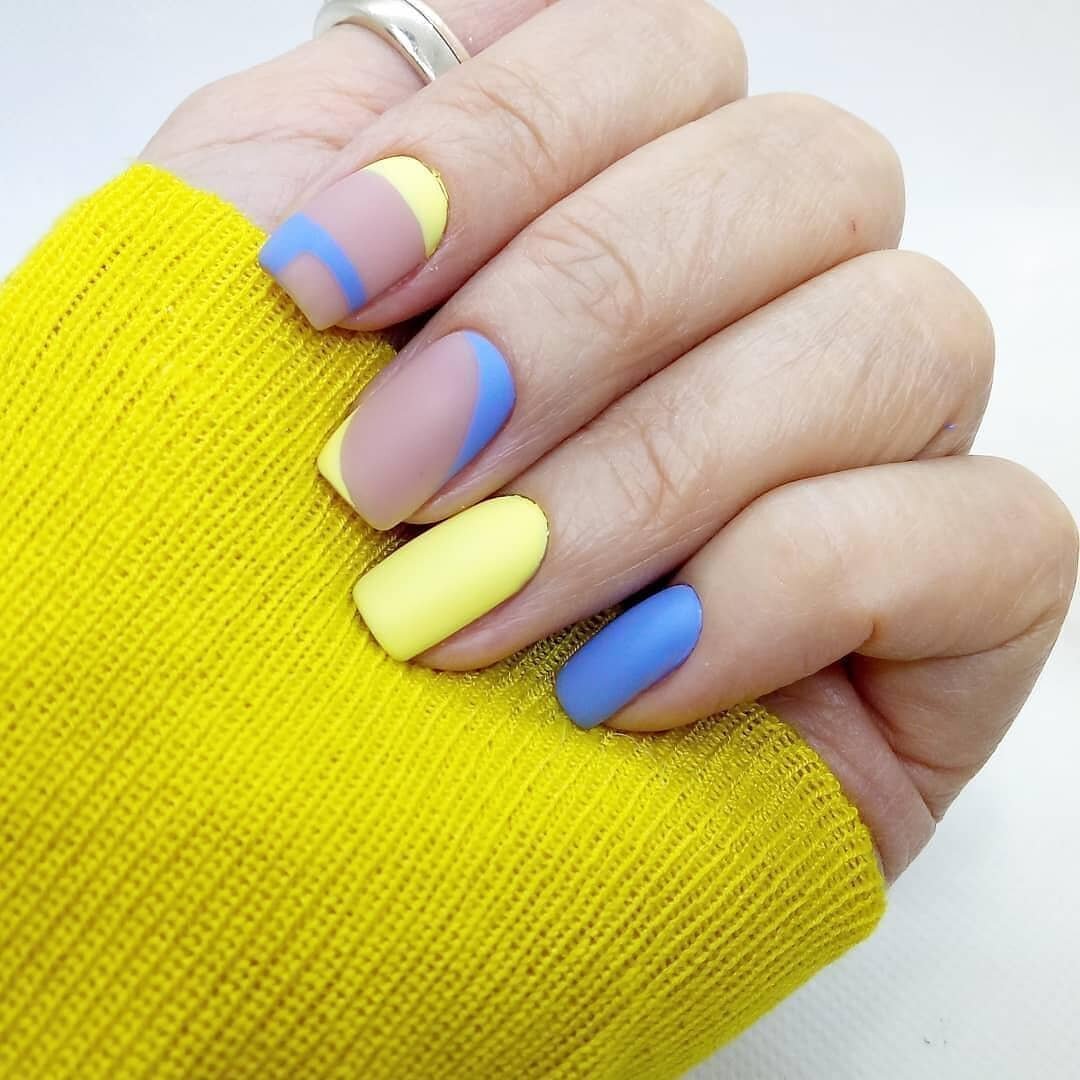 Желто синий маникюр на коротких ногтях (68 фото)