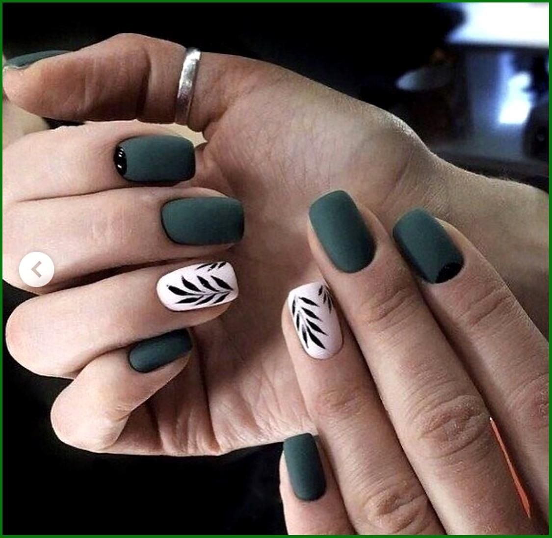 Зеленые матовые ногти