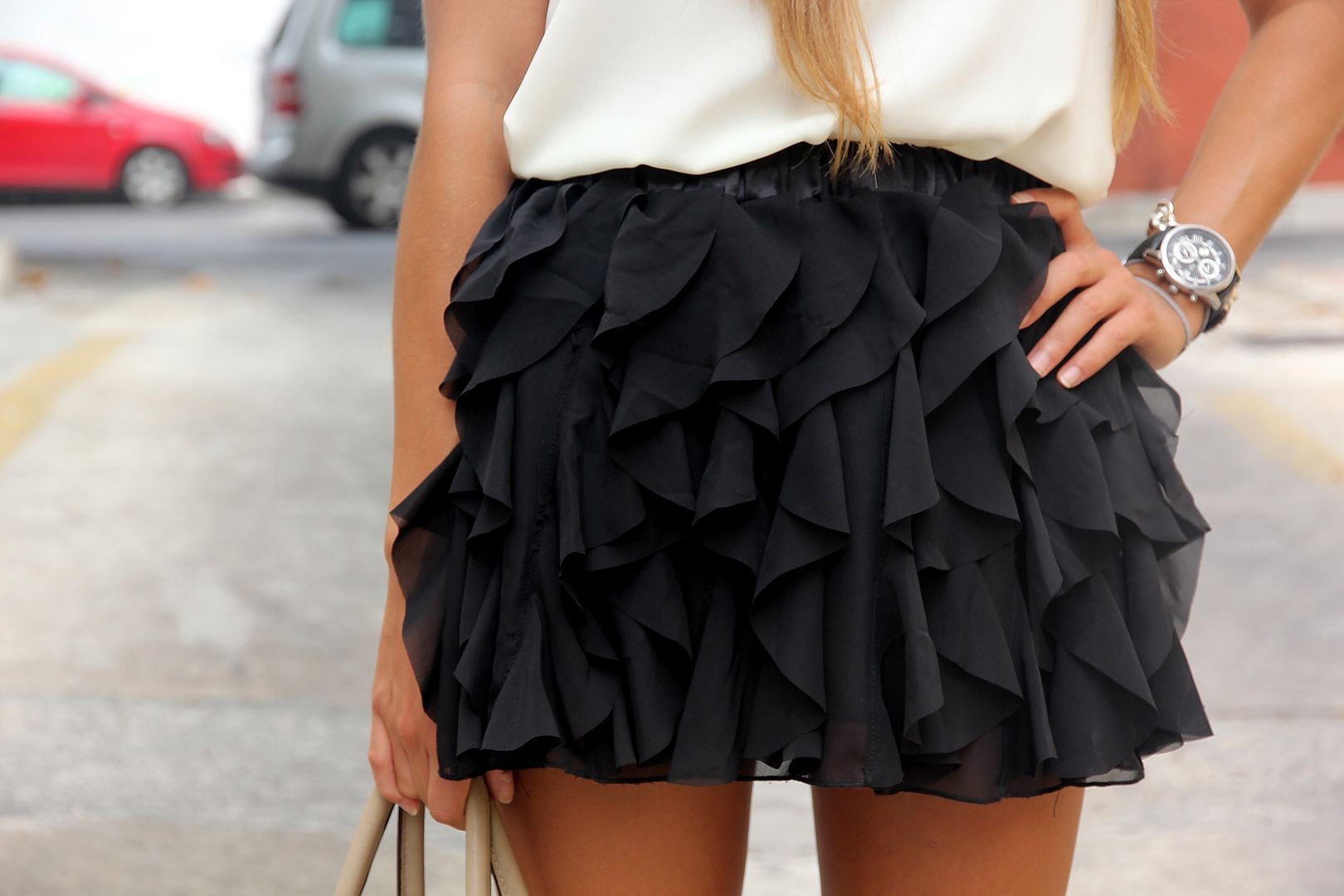 В черной юбке видео. Юбка. Красивые юбки. Короткая юбка. Современные юбки.
