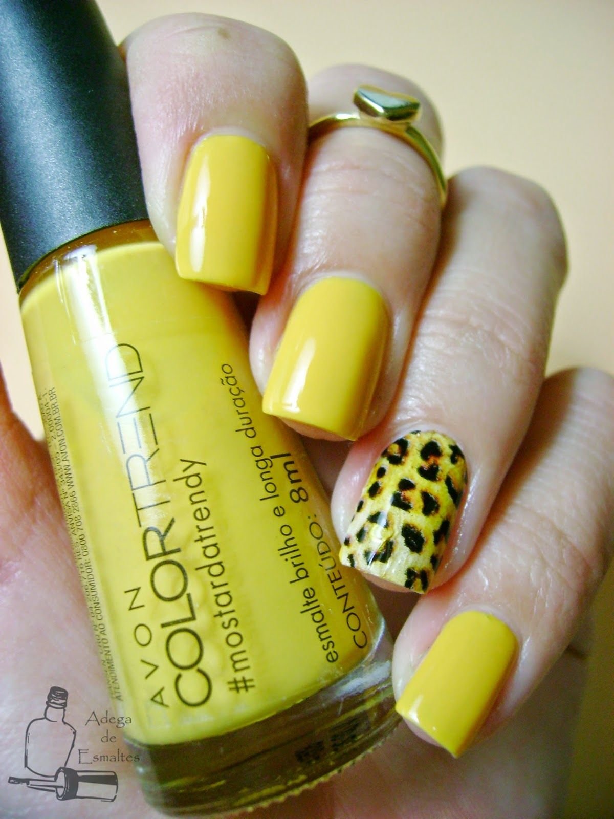 Желтый лак для волос. Желтый леопардовый маникюр. Желтый маникюр с леопардом. Желтые ногти с леопардовым принтом. Желтый матовый с леопардом маникюр.