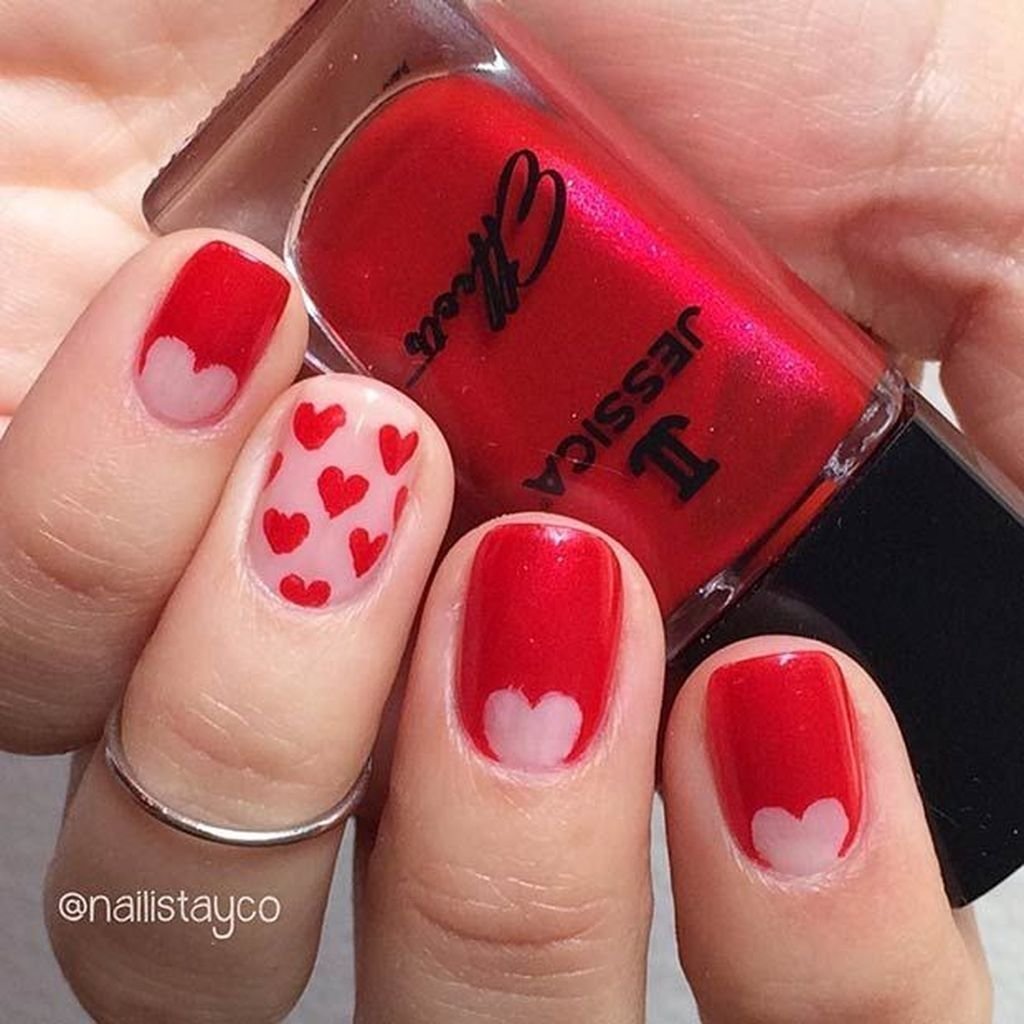Дизайн красные ногти ко Дню Валентина