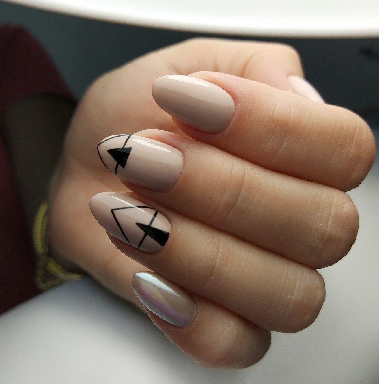 Геометрический дизайн ногтей
