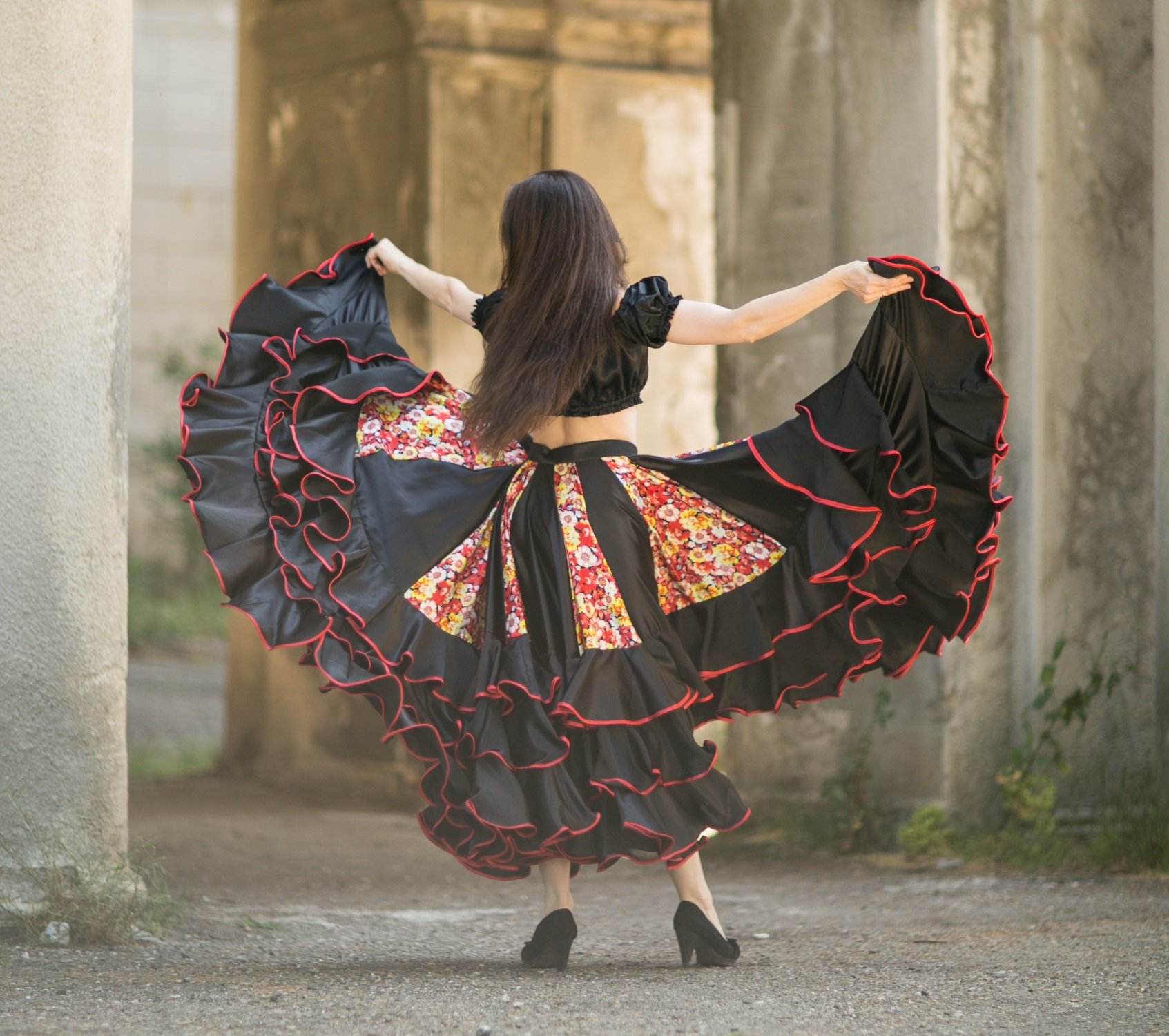 Купить цыганскую юбку. Цыганская юбка. Юбка цыганки. Цыганское платье. Цыганские костюмы для танцев.