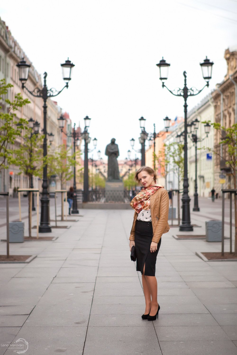 Фотосессия на улицах петербурга. Фотосессия на улицах города. Прогулочная фотосессия по городу. Городская фотосессия девушки. Прогулочная фотосессия в городе летом.