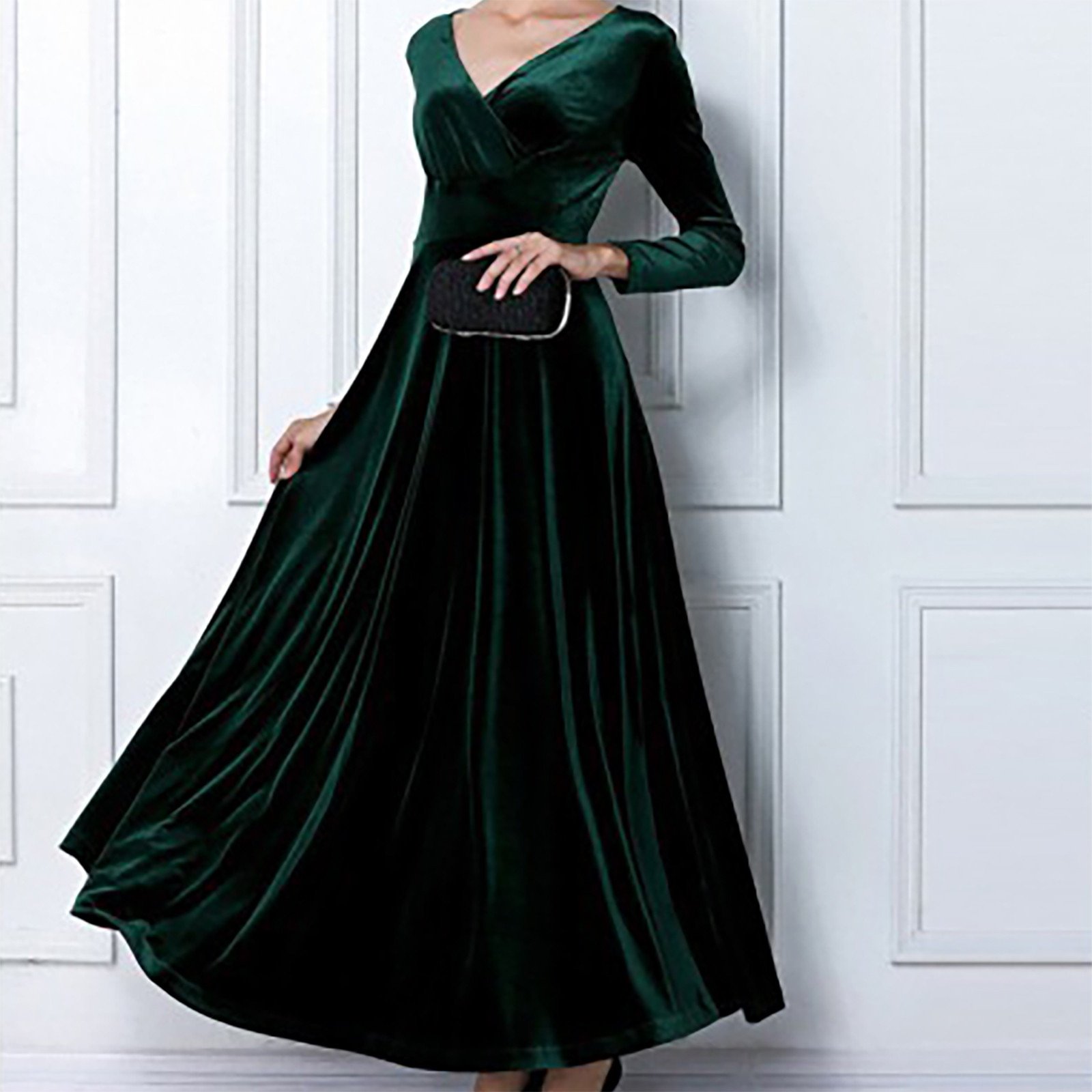Длинное бархатное платье. Зеленое бархатное платье. Вечернее платье с рукавами бархатное. Вечернее бархатное зеленое платье.