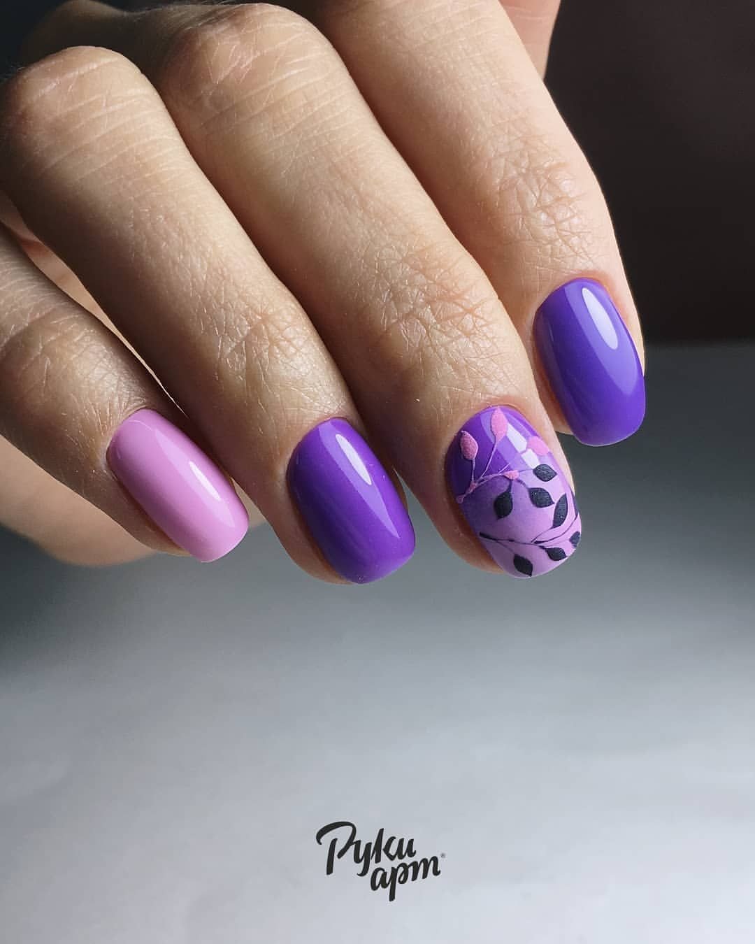 Весенний маникюр сиреневый. Сиреневые ногти. Фиолетовый маникюр. Маникюр фиолетовый с розовым. Фиолетовые ногти.