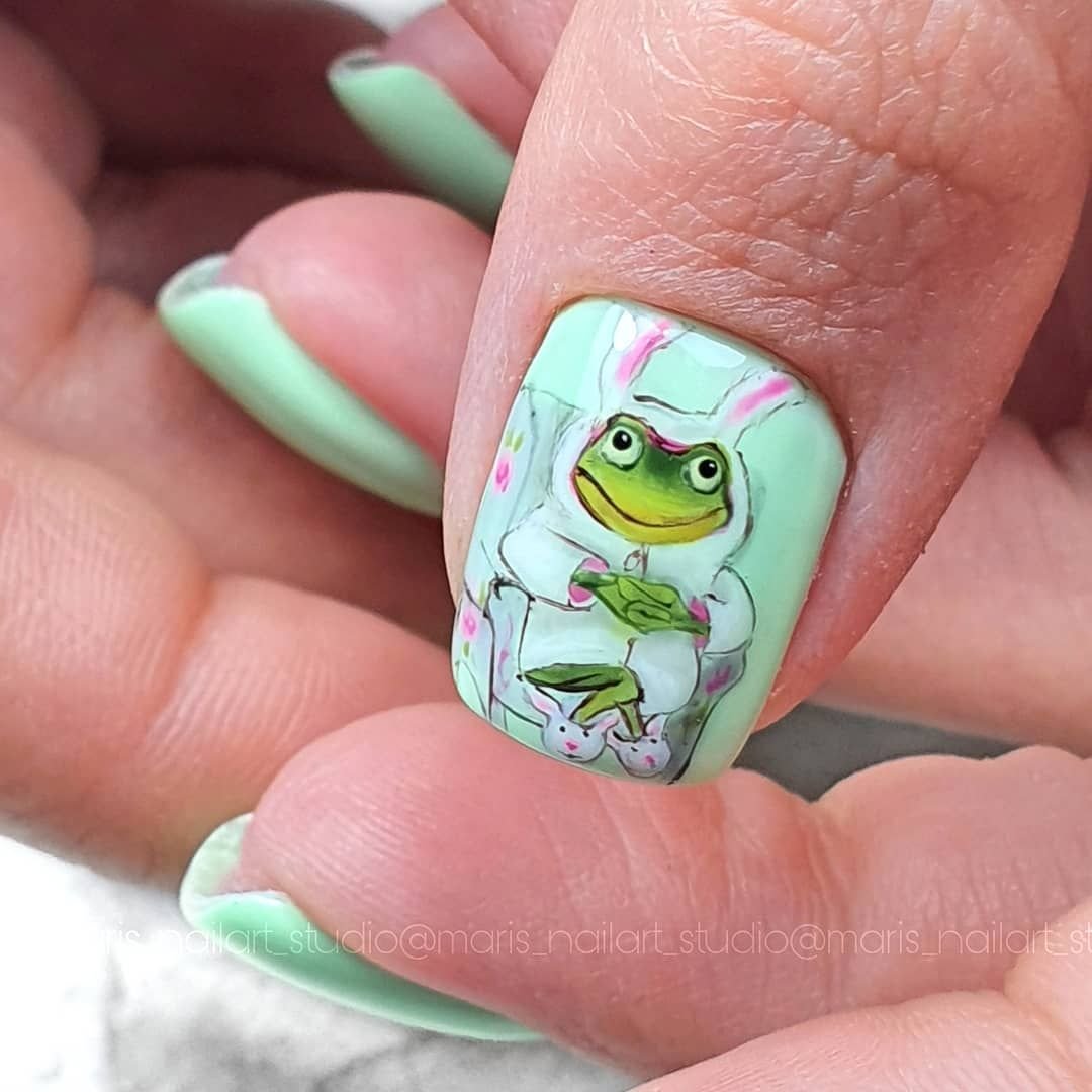 Дизайн ногтей с лягушкой