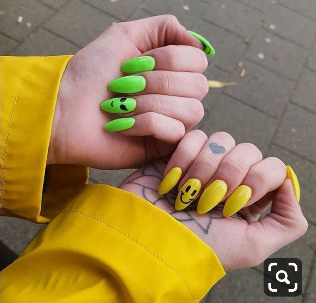 Ногти длинные желтые с зеленым