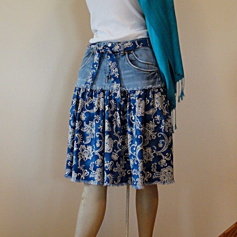 Джинсовая юбка с тканью комбинированная