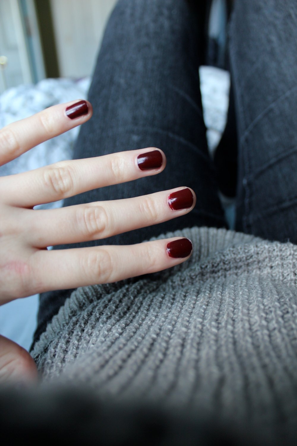 Бордовые ногти для девушек