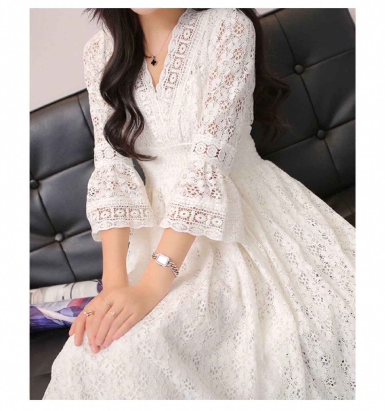 Белое кружевное платье с длинным рукавом