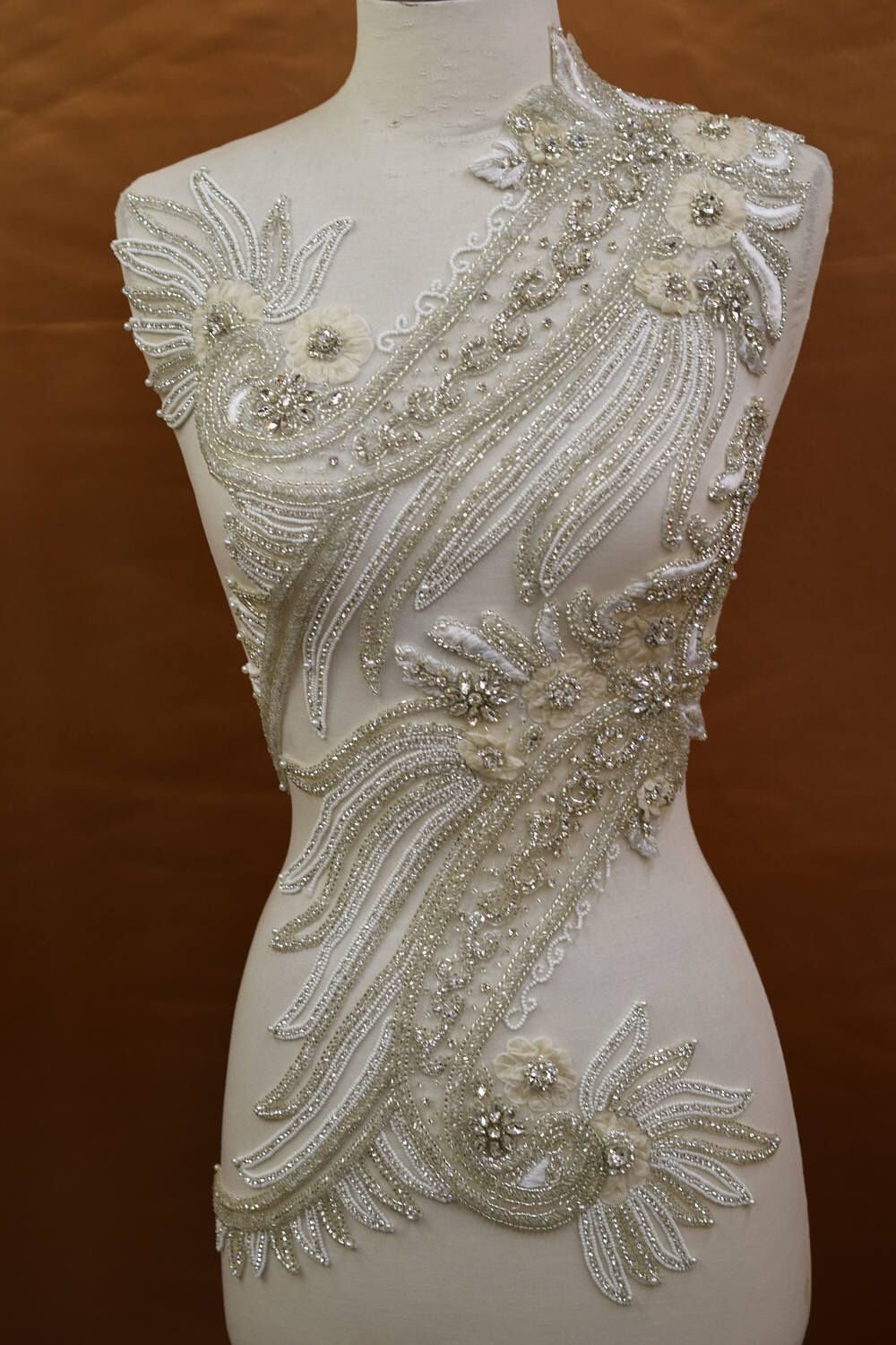 Вышивка бисером на свадебном платье