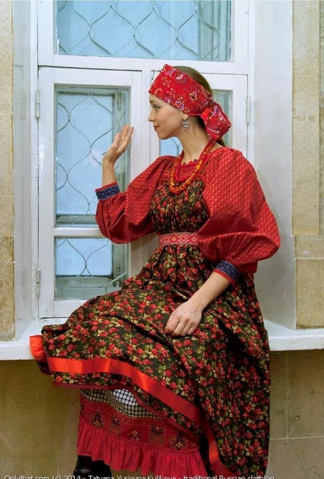 Russian traditional. Традиционный русский наряд женщины. Национальная русская одежда для женщин. Русский традиционный костюм женщины. Старообрядческие платья.