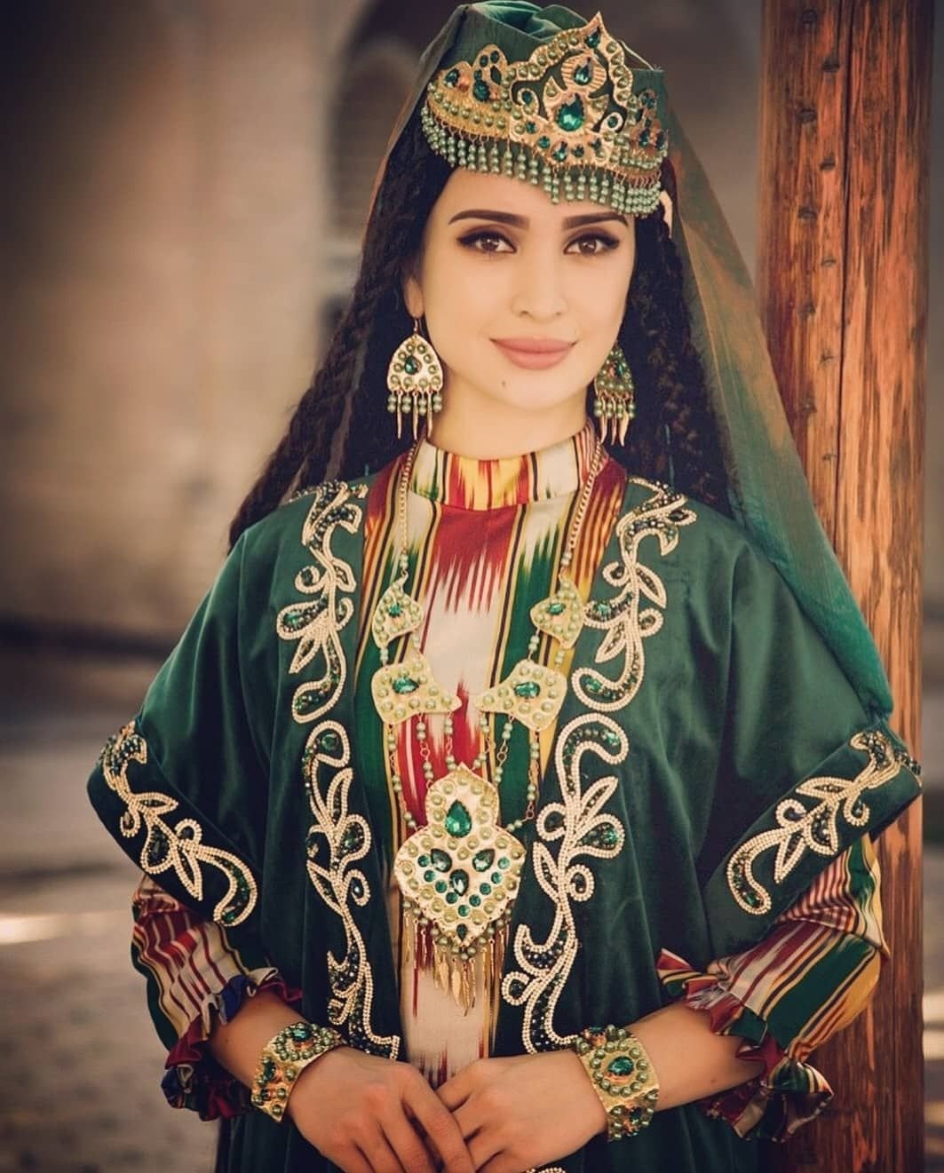 Национальная таджикская одежда для женщин