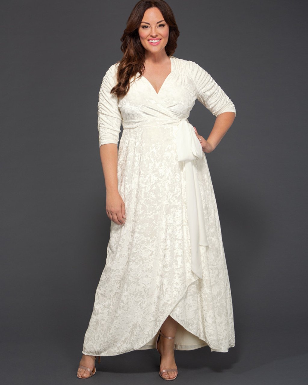 Белые платья больших размеров. Белые вечерние платья плюс сайз. Свадебные платья для полных. Белое платье на полненьких. Белое платье для полных.