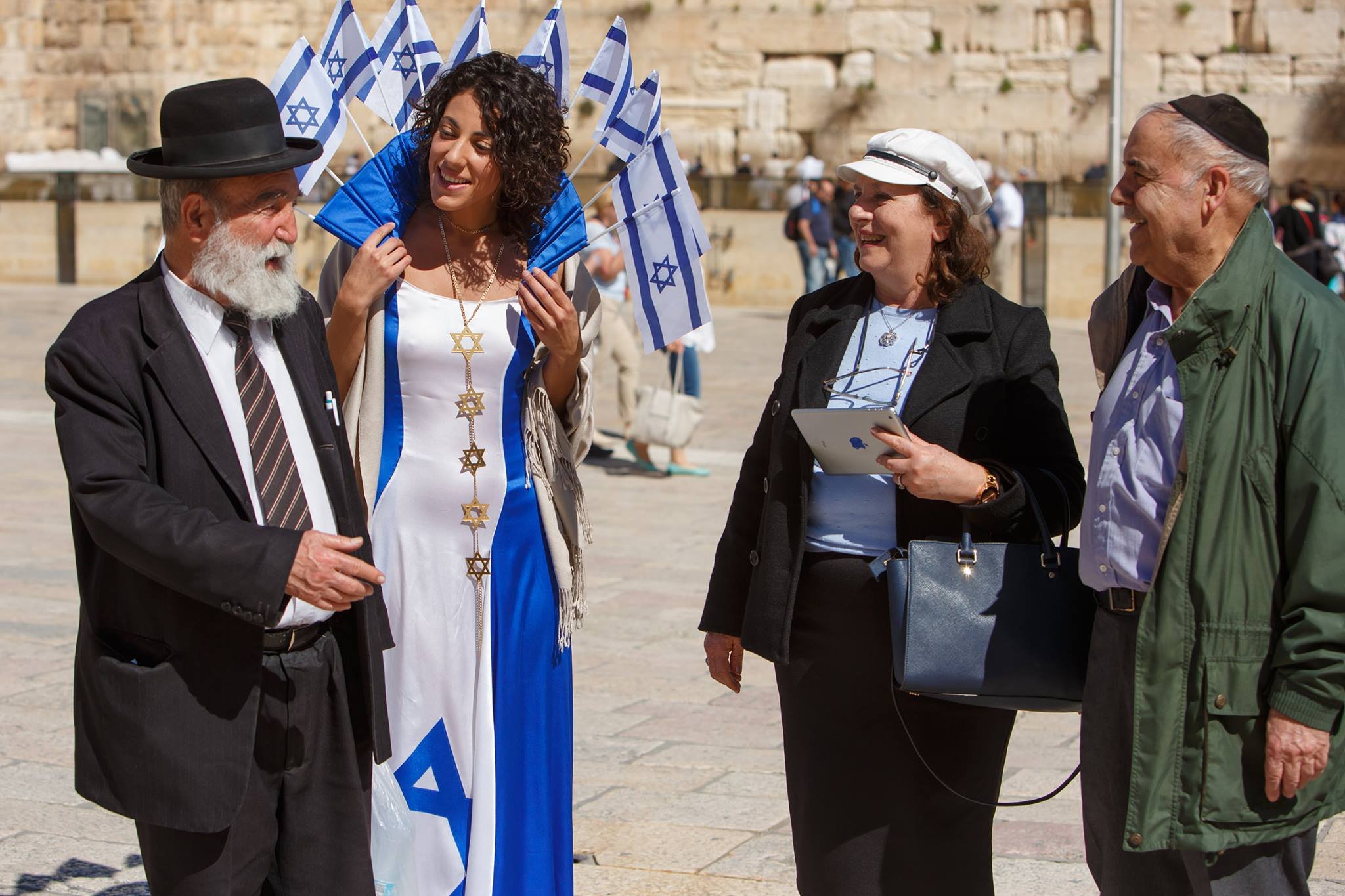 Люди живущие в израиле. Еврейки Тель Авива. Сефарды, ашкеназы левиты хасиды.