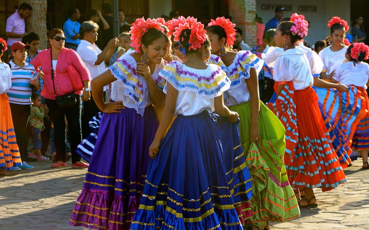 Быт народов аргентины. Никарагуа Манагуа. Национальный костюм Никарагуа. Никарагуа Национальная одежда. Латинская Америка Никарагуа.