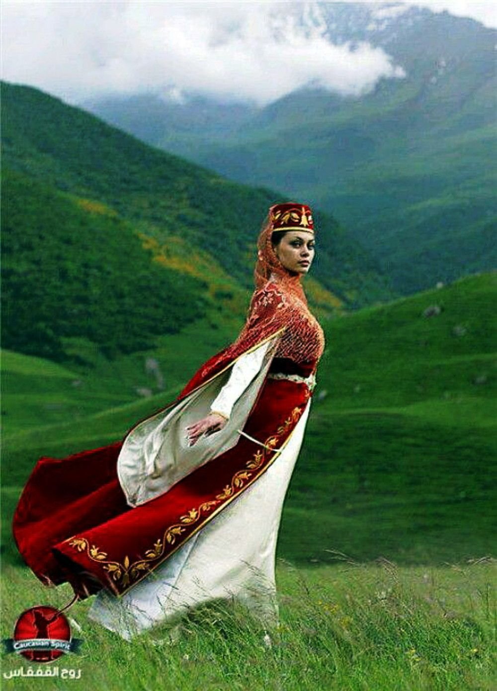 Северная осетия женщины. Национальный наряд карачаевцев. Северная Осетия национальный костюм. Традиционное платье карачаевцев. Осетины на Кавказе национальный костюм.