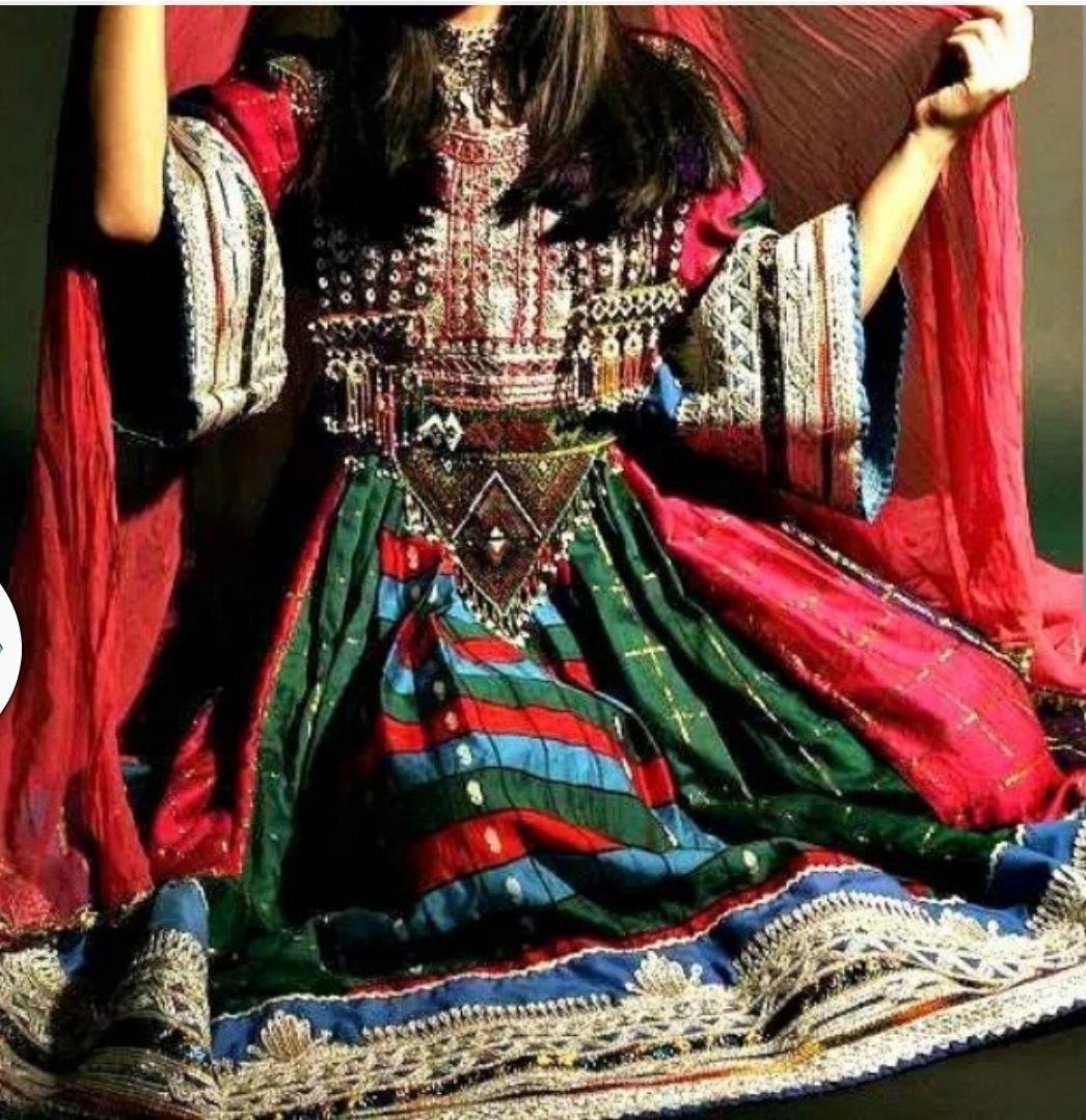 Афганская одежда. Пуштуны национальный костюм. Афганский национальный костюм. Нац одежда Афганистана. Афганская женская одежда.