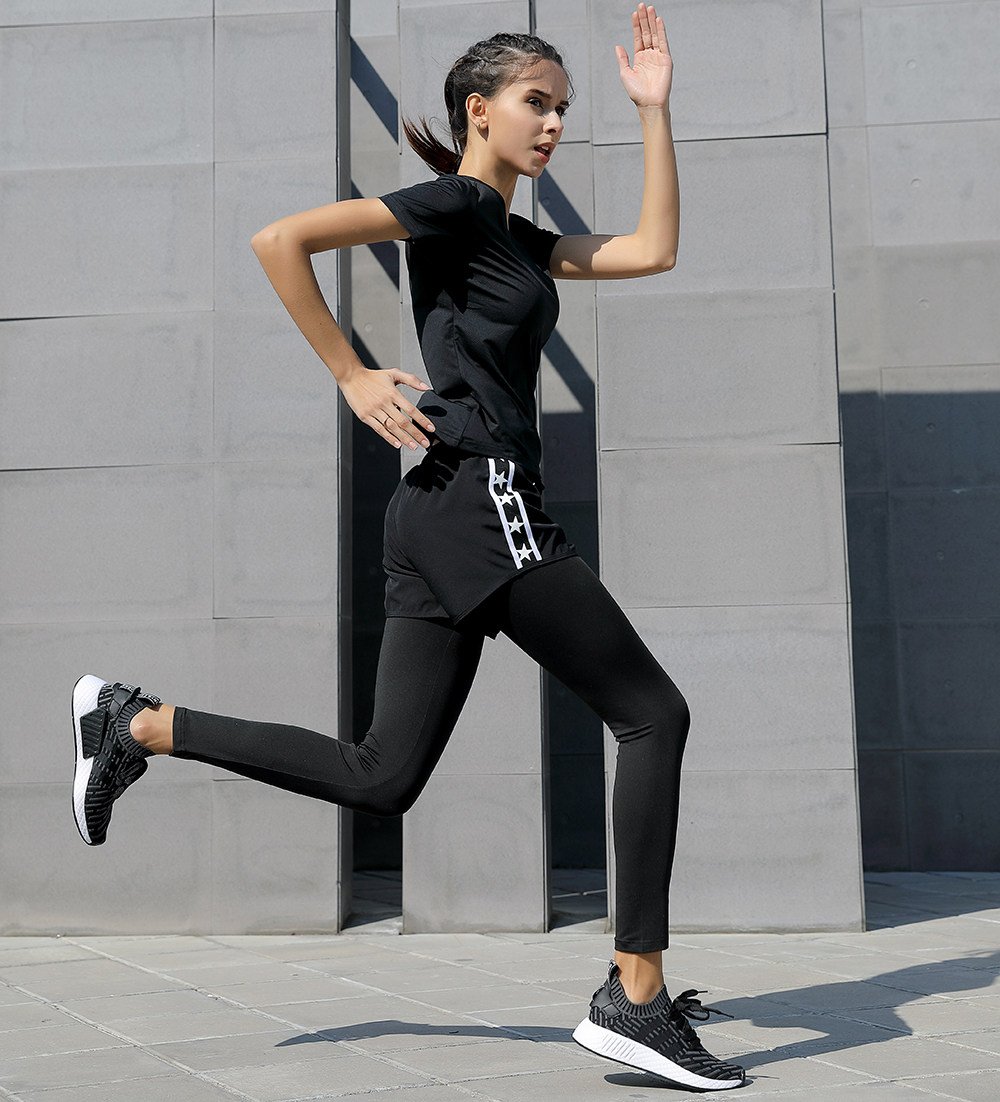 Костюм с лосинами. Women adidas Tracksuit 2020. Шорты на лосины женские спортивные. Спортивный наряд с леггинсами. Костюм для бега женский.