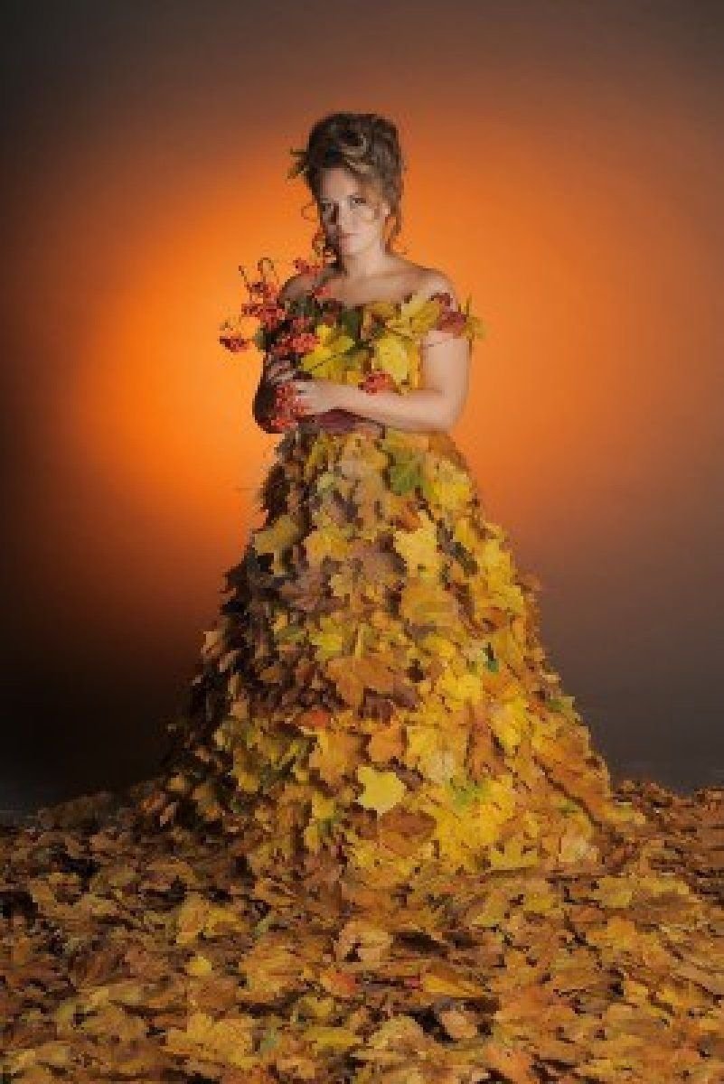 Уроки креатива: как сделать платье из листьев на осенний бал